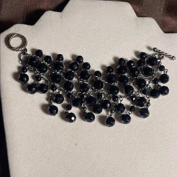 Elegant Black Beaded Bracelet - Picture 1 of 2